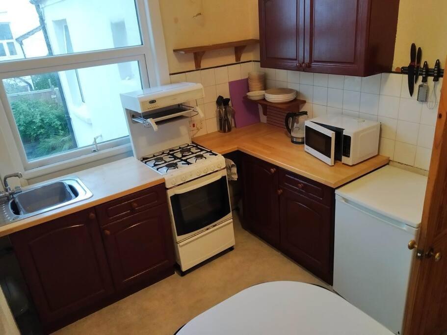 Spacious 2 Bed Maisonette Near Town, That Sleeps 6 Brighton Екстериор снимка